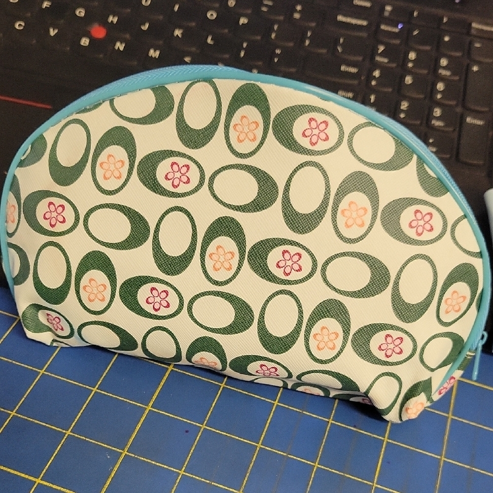 Patterned Cosmetic 8x5 Pleather Pouch